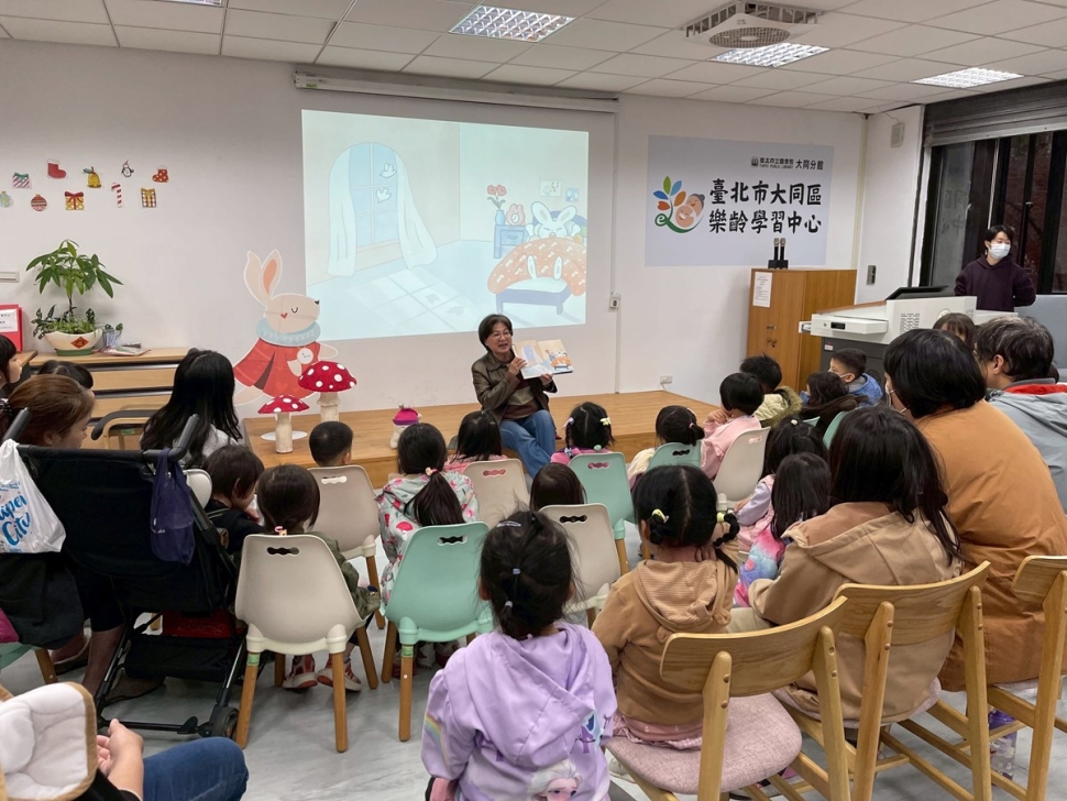 每一份工作都值得尊重 黃玲娜次長化身小兔老師導讀繪本，啟蒙學童勞動意識
