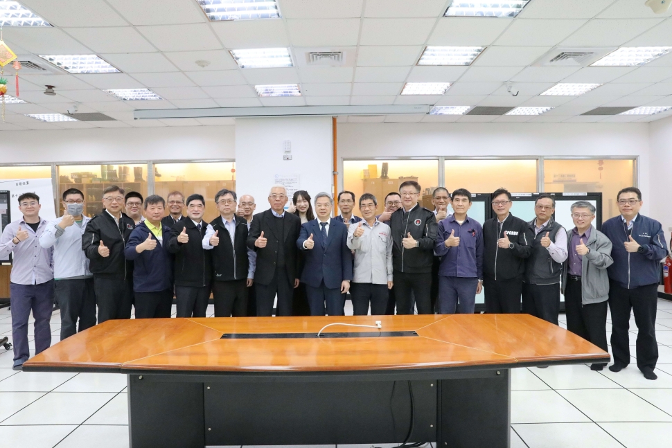 龔明鑫部長視察中油大林廠及台電高雄調度中心 感謝同仁堅守崗位守護能源供應穩定