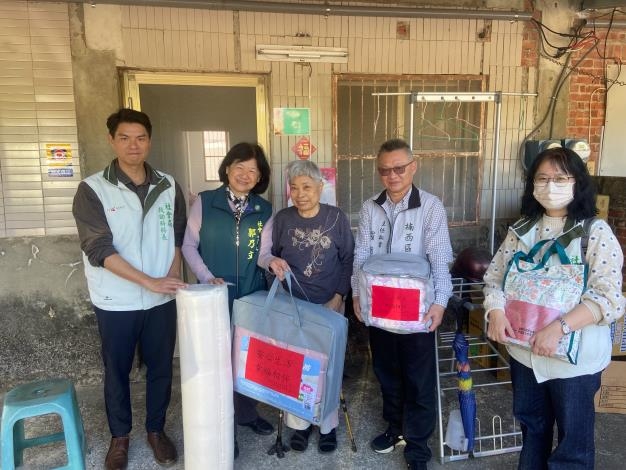 黃偉哲持續關懷楠西地震安置戶 歲末慰訪點亮安居希望