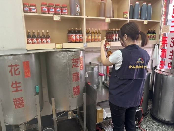 防堵偽冒油品流向餐桌 中市食安處強化食用油脂專案稽查　守護市民用油品質