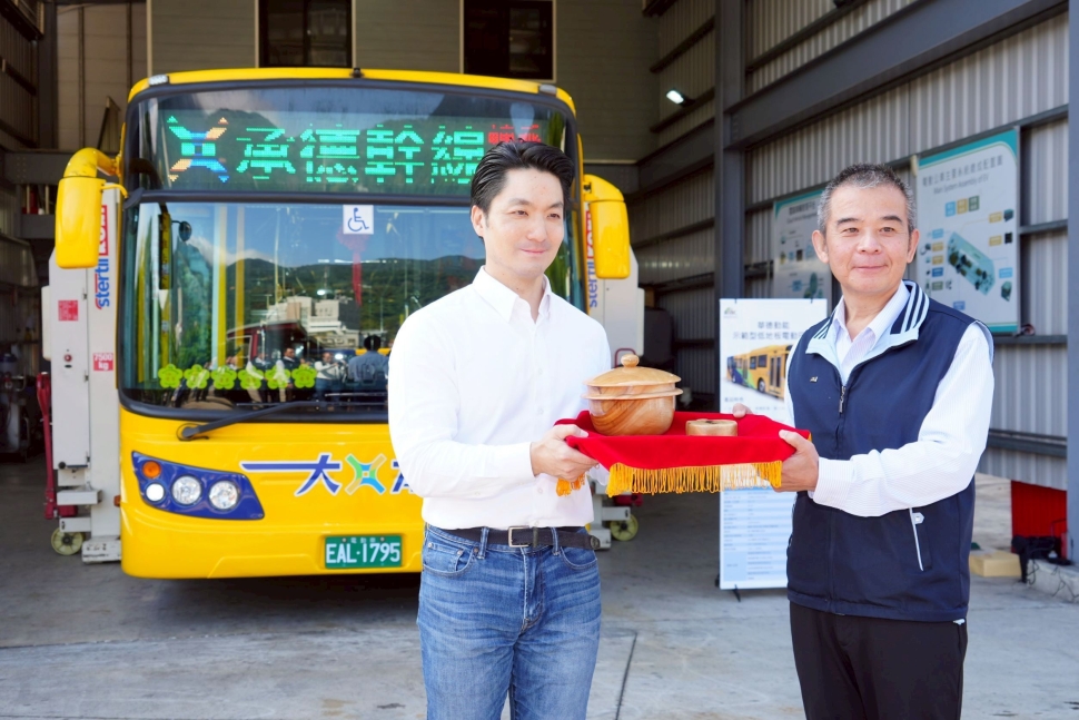 春節前慰問公車駕駛長　蔣萬安：感謝守護市民安全