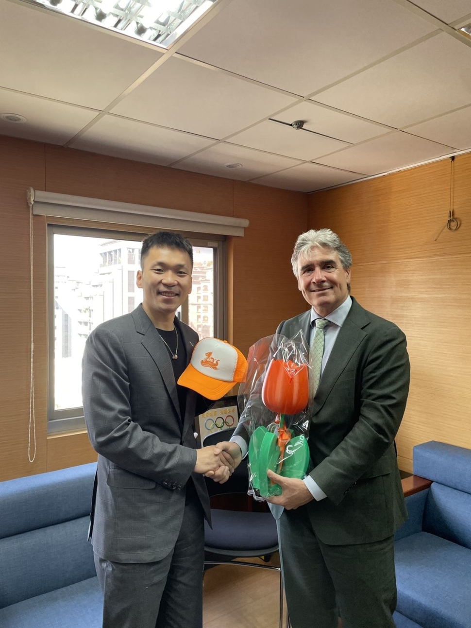 荷蘭在臺辦事處浦樂施代表拜會李洋部長 以「橘色精神」深化臺荷運動外交合作