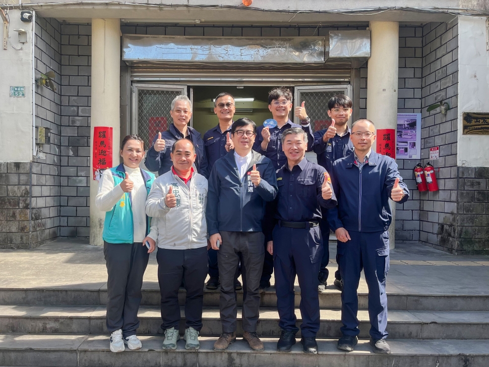 陳其邁親赴山城慰勉同仁   發送紅包感謝守護市民平安過好年