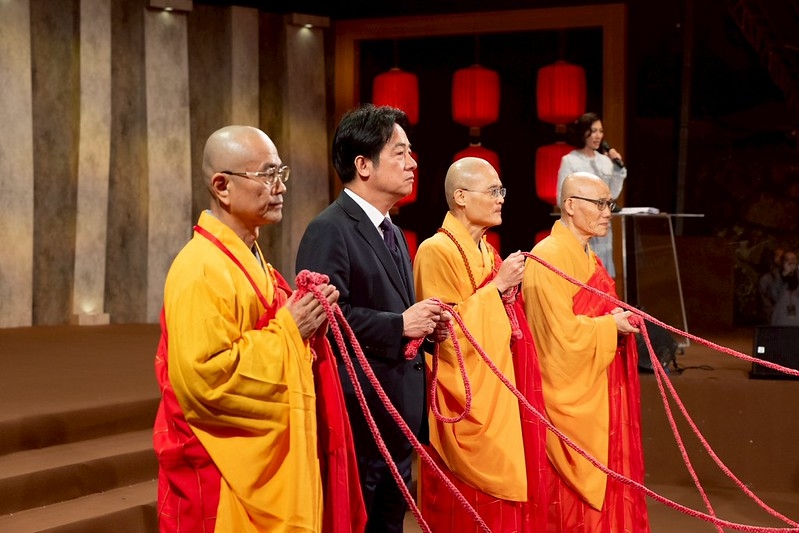 總統出席「法鼓山除夕撞鐘祈福」　盼國人把握當下持續奮鬥　讓國家更安全與繁榮