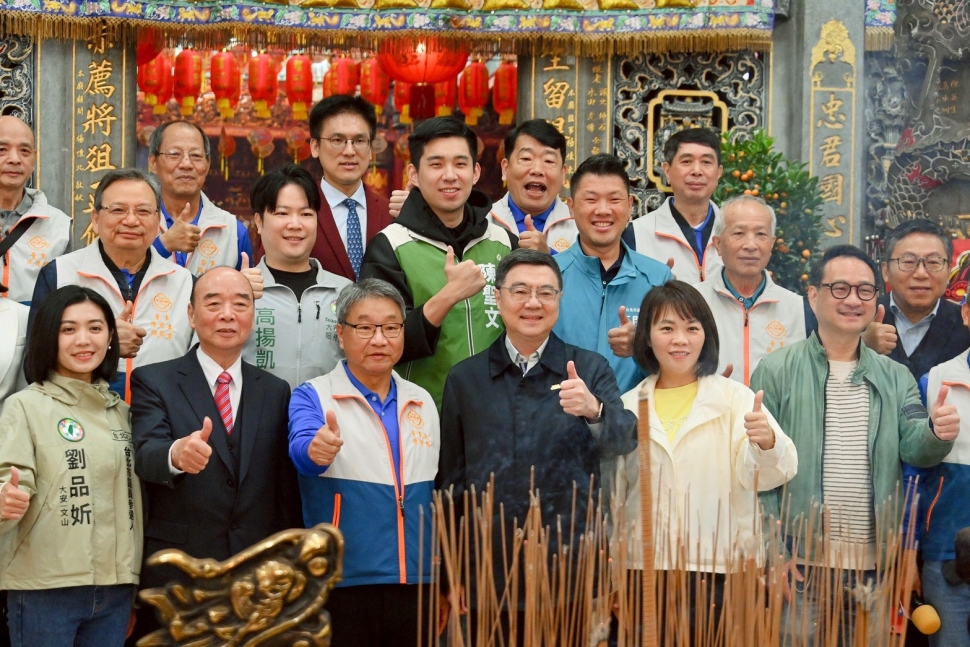 年初一赴臺北廟宇參拜祈福 卓揆期許百工百業再衝一波 為臺灣經濟再創高峰