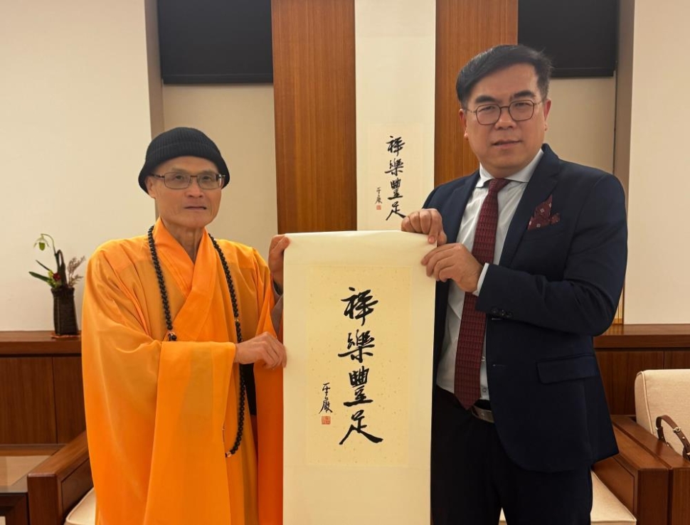 環境部長首度參與法鼓山除夕撞鐘 祈願「心淨國土淨」