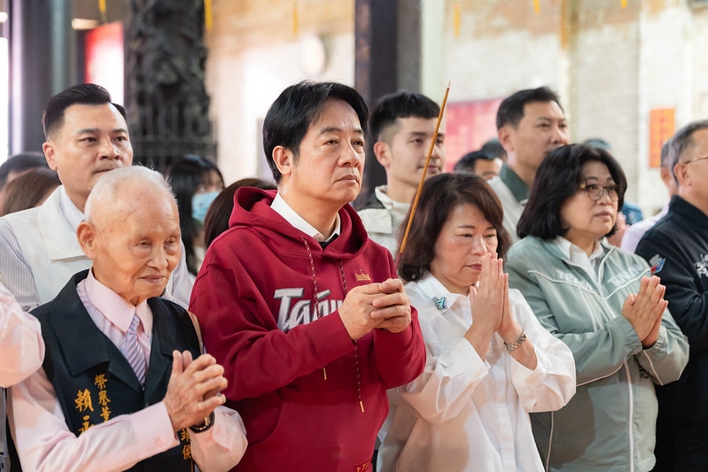 總統年初一走訪嘉南廟宇　盼持續推動政策促進經濟發展　提供人民更周全的照顧
