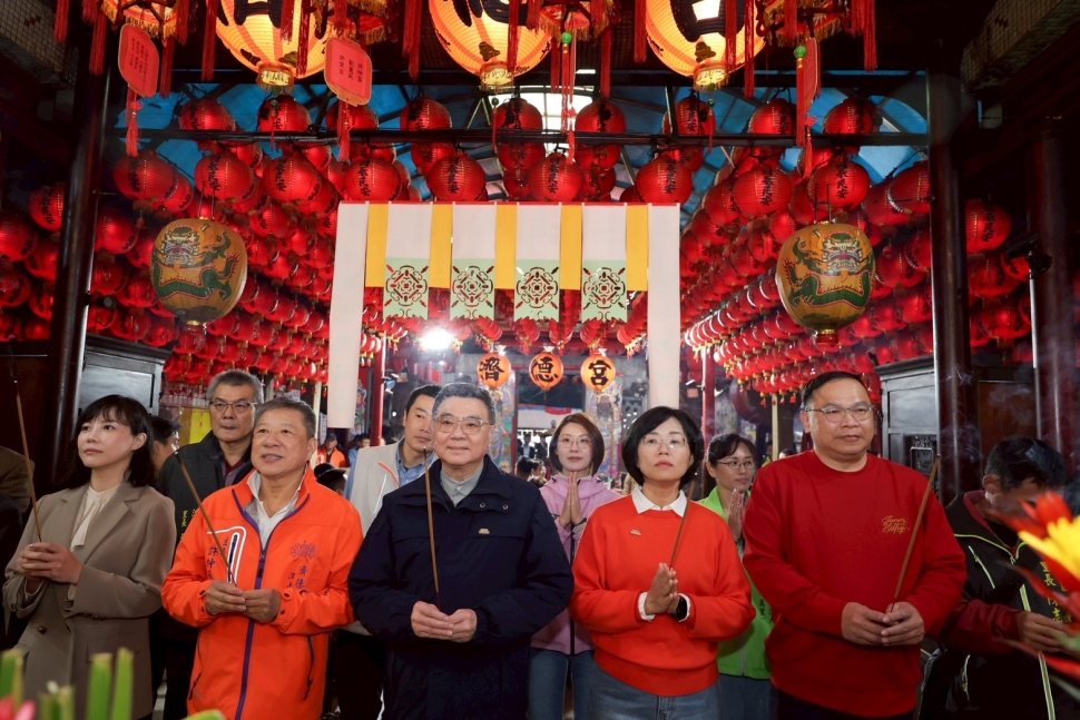 卓揆年初二赴新北廟宇參拜 期許中央地方通力合作 帶領臺灣經濟再向前發展