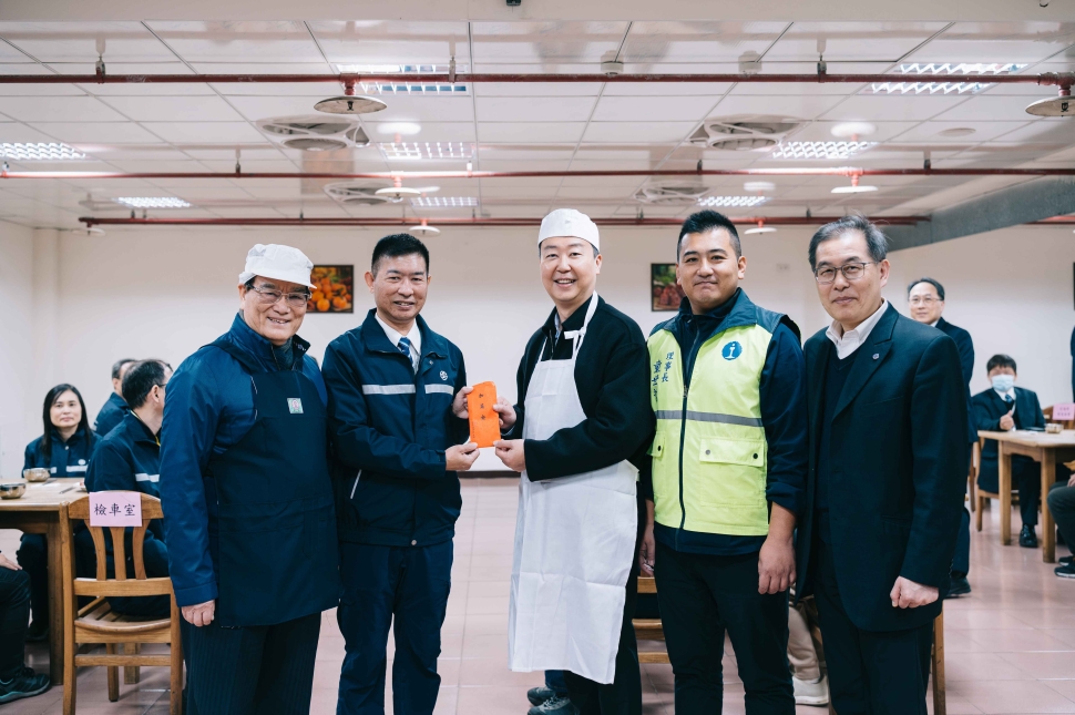 交通部陳世凱部長視察臺鐵七堵機務段 關心春節期間班次安排及列車調度情況