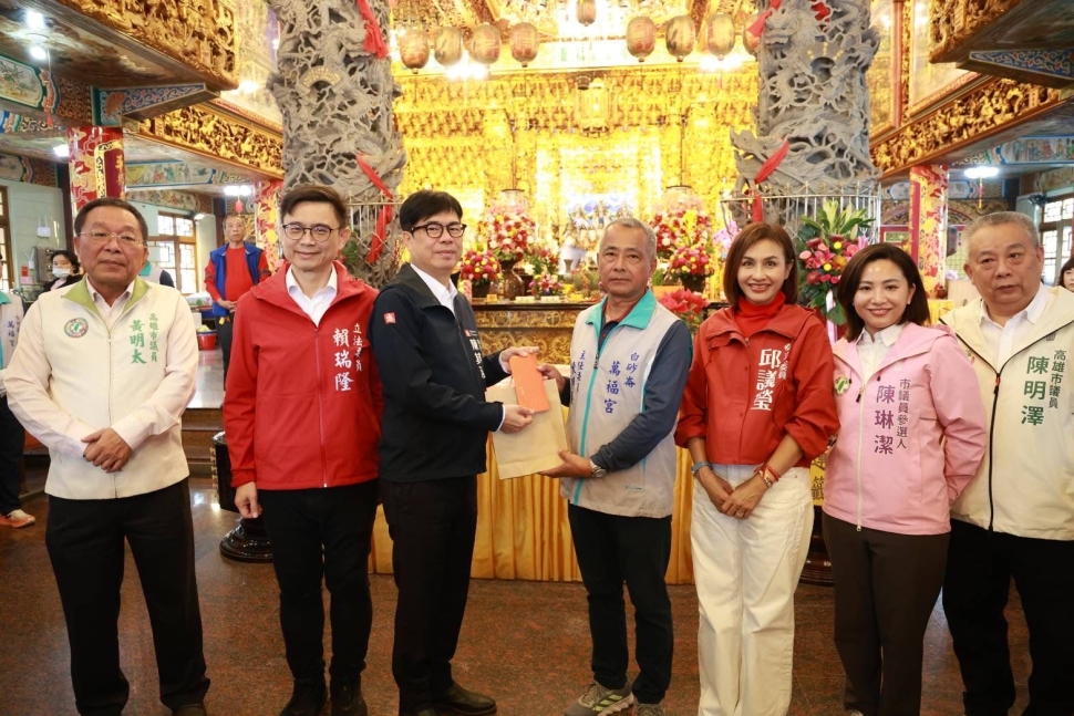 陳其邁走春祈福發送開運小紅包　感謝中央及議會支持共創永安繁榮