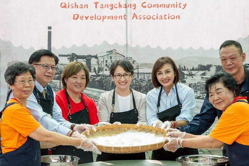 副總統訪視旗山糖廠社區綠照站　盼發展世代共融的農村社區　促進社會安定