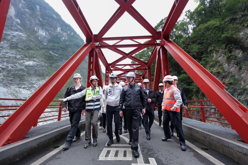 視察長春祠及台8線東段復建工程 卓揆感謝工程團隊辛勞付出 盼早日將長春祠還給太魯閣