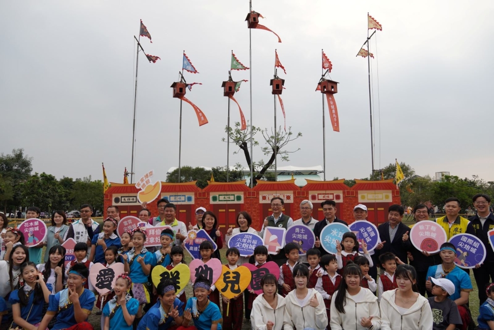 屏東「六堆祈福尖炮城」震撼引爆 萬人齊聚六堆紀念公園
