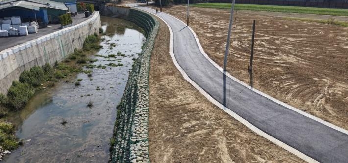 烏鬼厝溪排水災後復建工程完工 黃偉哲：低碳工法強化防洪韌性