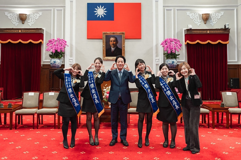 總統接見全國商店傑出店長　盼服務業導入AI應用與培育人才　提升產業競爭力