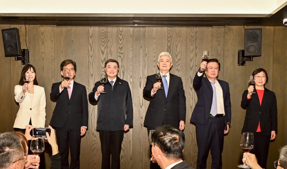 出席壽險公會新春聯誼餐敘 卓揆：持續引導保險業資金投入公建 建設國家、照顧人民