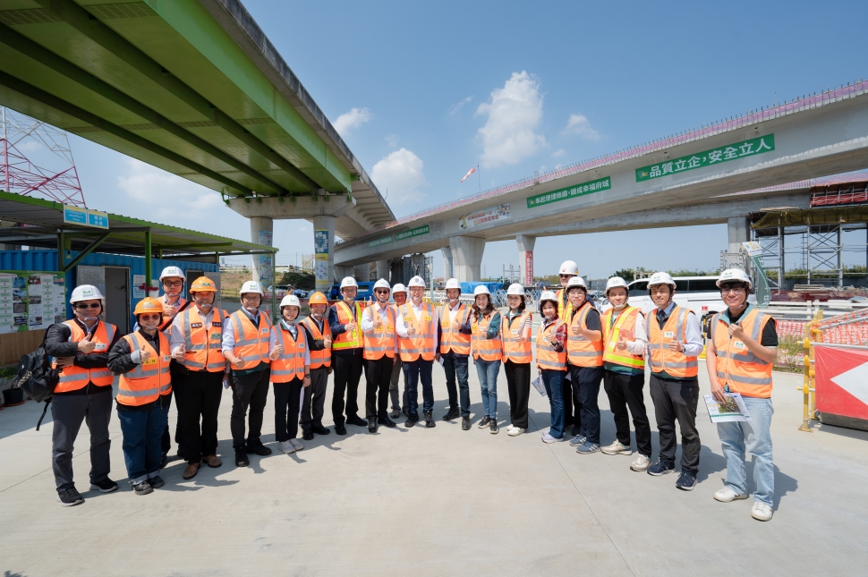 立法院交委會考察國一增設北外環交流道工程，交長陳世凱指示高公局以今年10月通車為目標積極推動工進