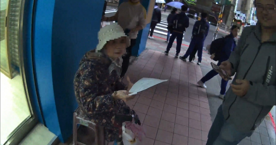 暖心警護送迷途老婦返家 內湖警貼心守護傳溫情