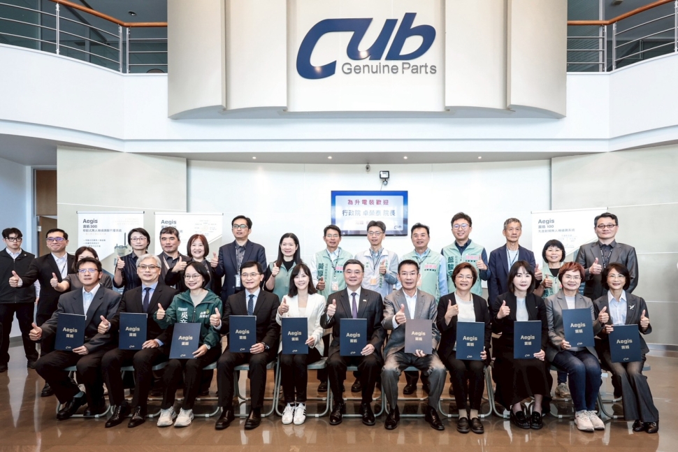 參訪彰化無人機反制系統研發公司 卓揆：發展本土軍工產業，一項都不能少。盼通過政院版國防特別條例