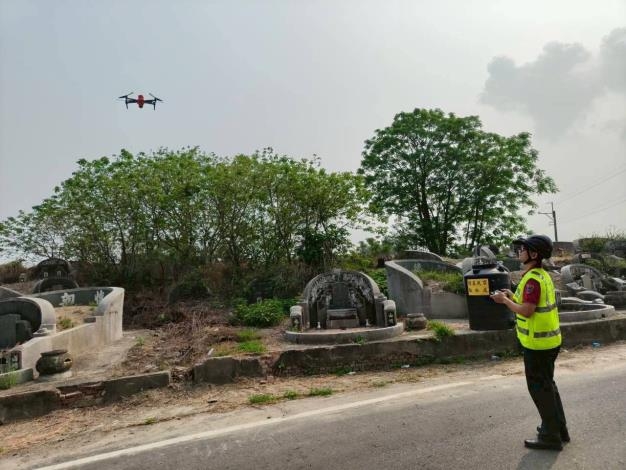 南山公墓查獲棄置廢棄物 依法究辦