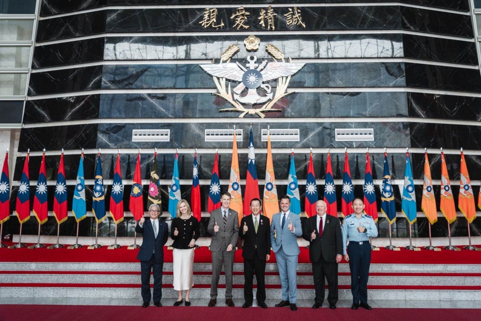 國防部長顧立雄接見美國聯邦眾議院及聯邦參議員訪問團 盼深化雙邊國防事務交流