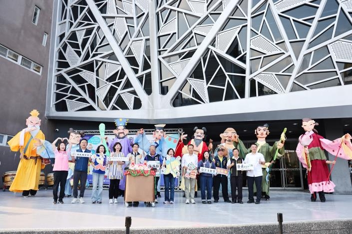 大仙神偶踩街庄頭沸騰 2026台江文化季慶開幕 黃偉哲邀您一起參加「內海派對‧庄頭看戲」