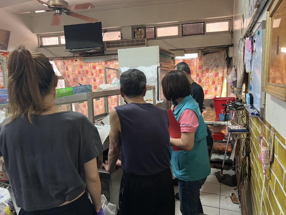 排隊名店便當含異物，嘉縣衛生局即時稽查、勒令限期改善