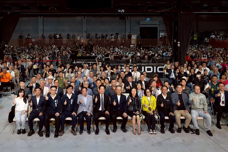 總統出席「余登發、余陳月瑛紀念音樂會」　強調守護民主不走回頭路、提升國防確保臺灣安全