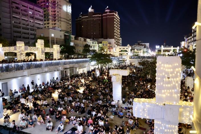 台南運河百年音樂祭掀熱潮 五萬人潮嗨翻運河畔