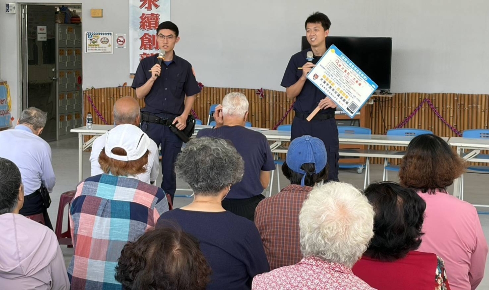 母親節不只送康乃馨！關山警進村入廟送安全　防詐交安攏總來