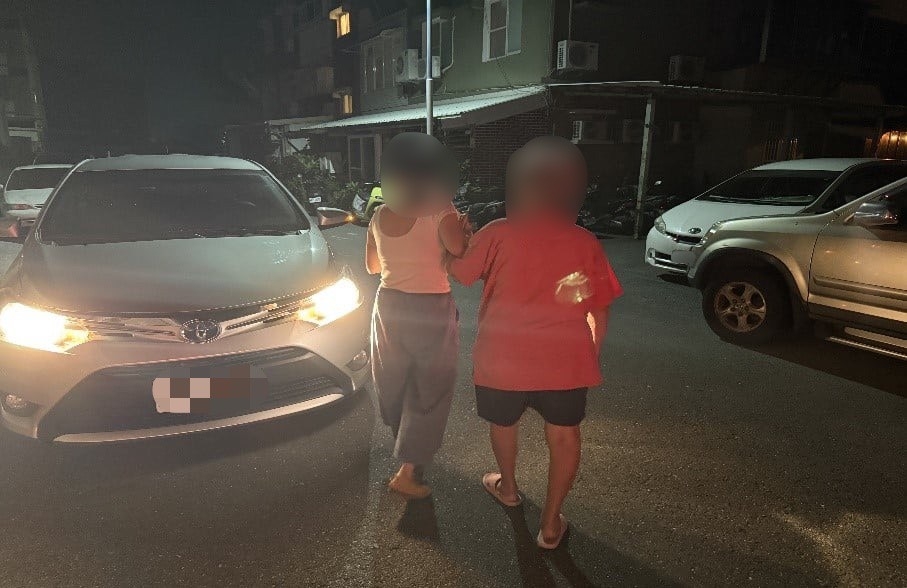長者深夜迷途跌倒　馬蘭警暖心協助平安返家