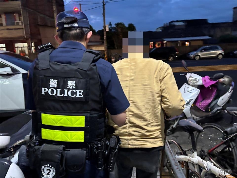 老翁失智迷途騎車到北斗　暖警耐心安撫助返家團圓