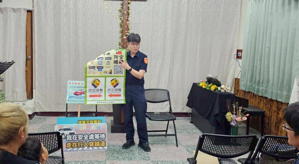 守護部落長輩安全！關山警前進山平教會　宣導長者70歲換照、防空避難及反詐騙