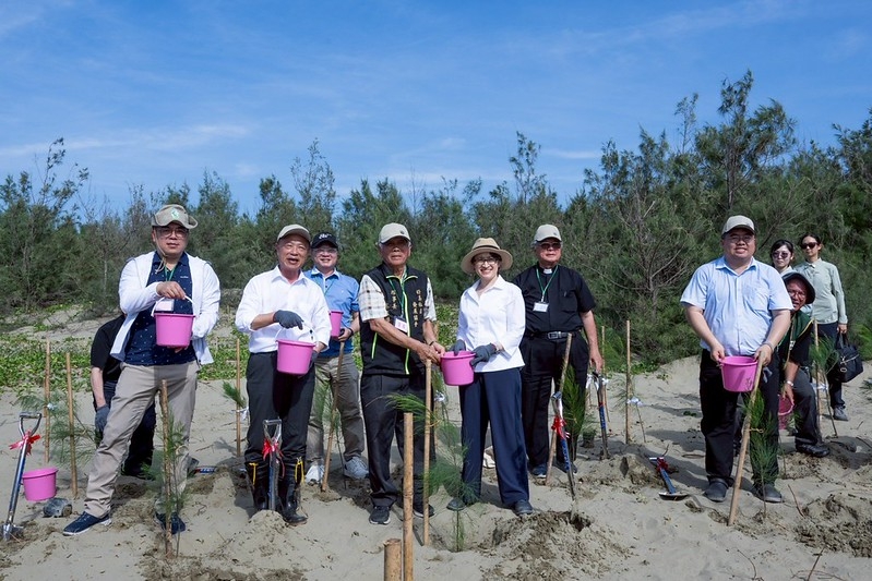 副總統出席海灘植栽復育活動　籲提升國人對土地復育的認識　讓環境永續發展
