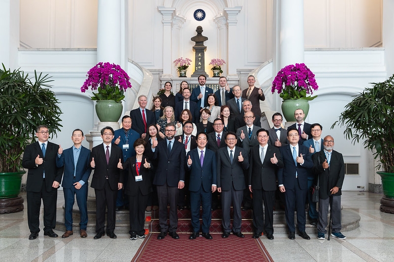 總統接見民主合作論壇訪賓　盼強化自我防衛與印太民主合作