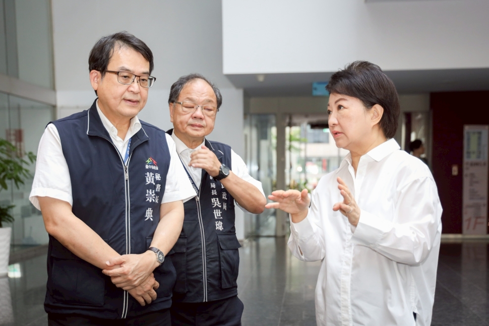 聯合服務中心遭毀損 盧秀燕慰問第一線同仁