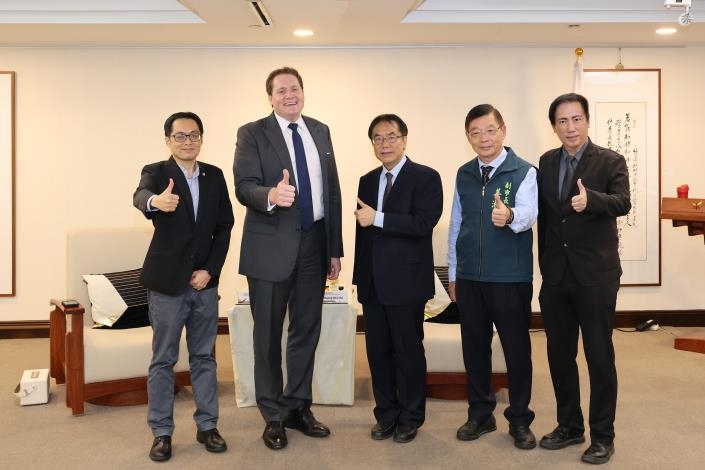 美國在台協會高雄分處長張子霖辭別 黃偉哲:台南的土會黏人
