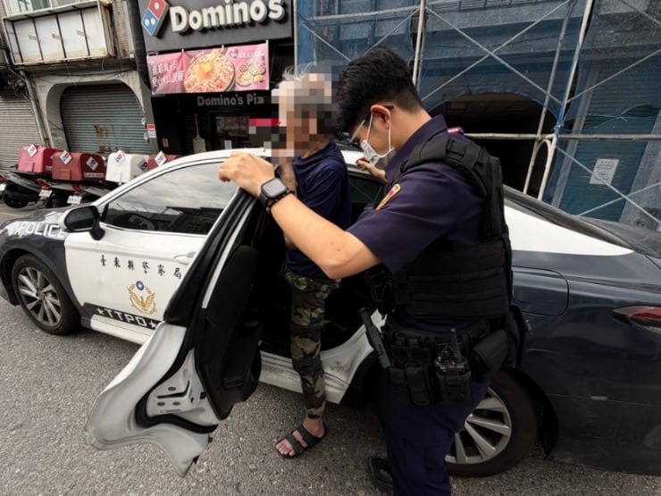 日籍老翁異鄉迷途 東警暖心協助平安返住所