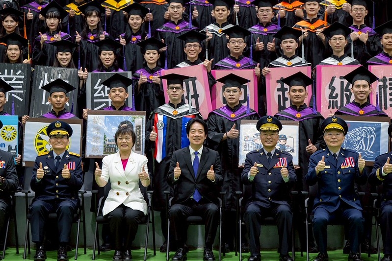 總統出席警大聯合畢業典禮 期勉維護治安與廉潔價值
