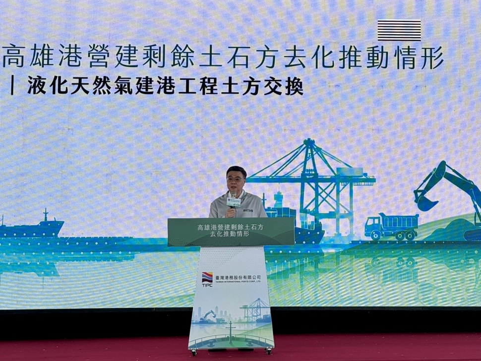 卓榮泰視察高雄港填海造陸工程　推動國土發展新布局