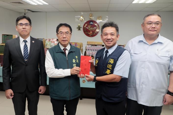 中央地方攜手查獲市值逾千萬違法電子菸　黃偉哲頒加菜金感謝同仁