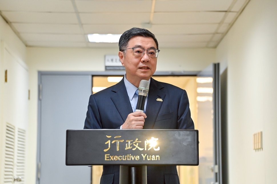 行政院強化民主韌性專案辦公室揭牌 卓揆期許扮演公私協力介面平臺 攜手民主夥伴撐起民主保護傘