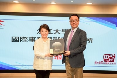 淡江校友齊聚台中市府　盧秀燕談台灣穩定發展