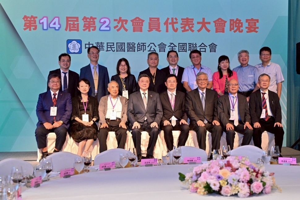 卓榮泰出席醫師公會全聯會餐敘　盼共組國家醫療團隊