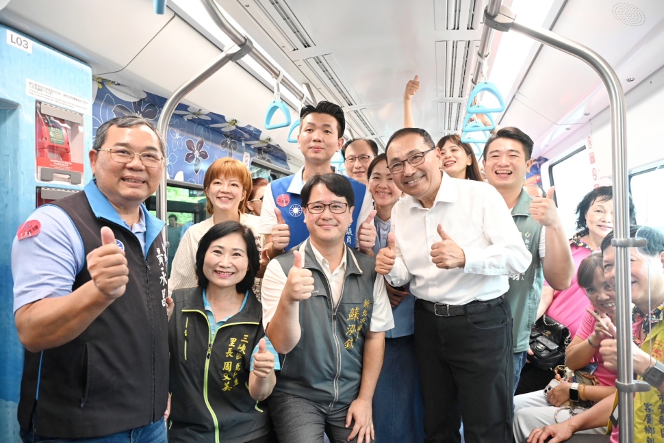 侯友宜開箱三鶯線主題彩繪列車　推廣三鶯文化