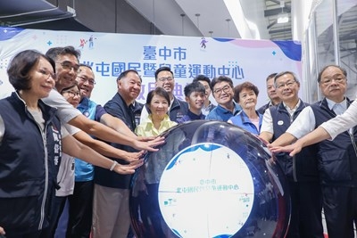 北屯國民暨兒童運動中心正式啟用　盧秀燕：桃園以南最大滑冰場在台中