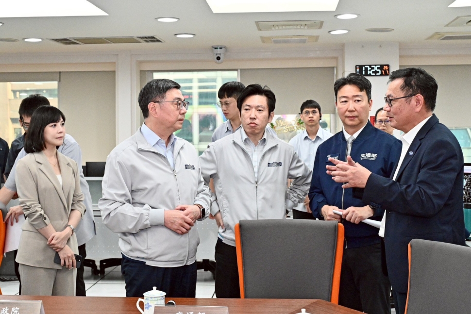 卓榮泰赴氣象署視察　持續掌握颱風動態 落實各項應變整備工作