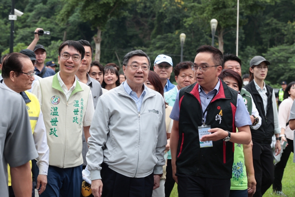 卓揆搭乘臺鐵集集線　串聯在地特色與景點