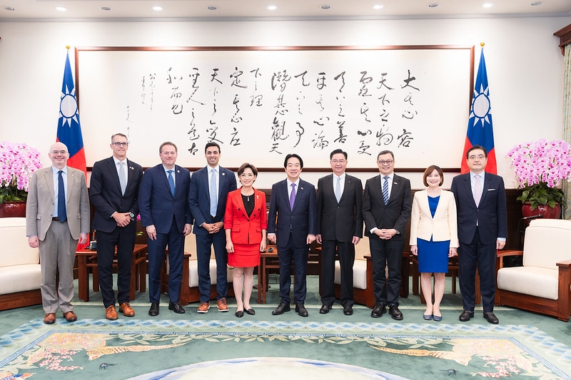 總統接見美國聯邦眾院外委會亞太小組主席　盼臺美攜手打造安全可信賴非紅供應鏈