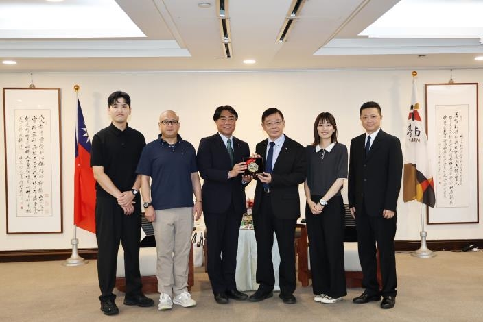日本靜岡縣沼津市長頼重秀一率團拜會台南市政府